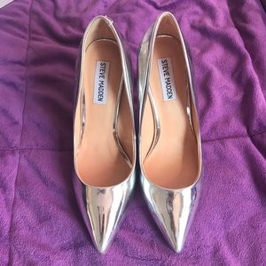 SOLD‼️ Steve Madden Daisie silver stiletto pumps